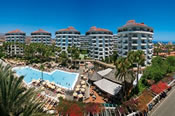 Hotel & Pool