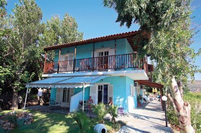 Nikos Apartments